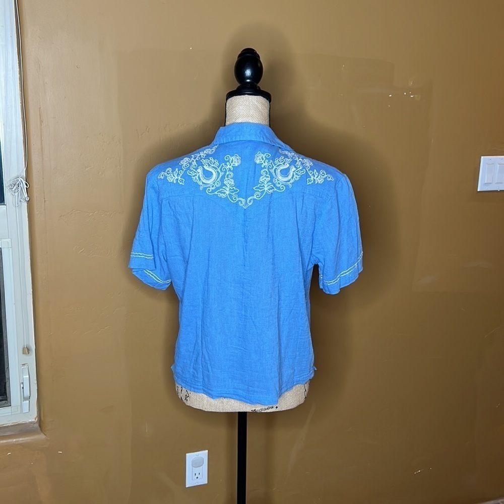 Urban Outfitters Chambray Embroidered Button Down Top XS Blue Western Boho Shirt - Picture 3 of 7